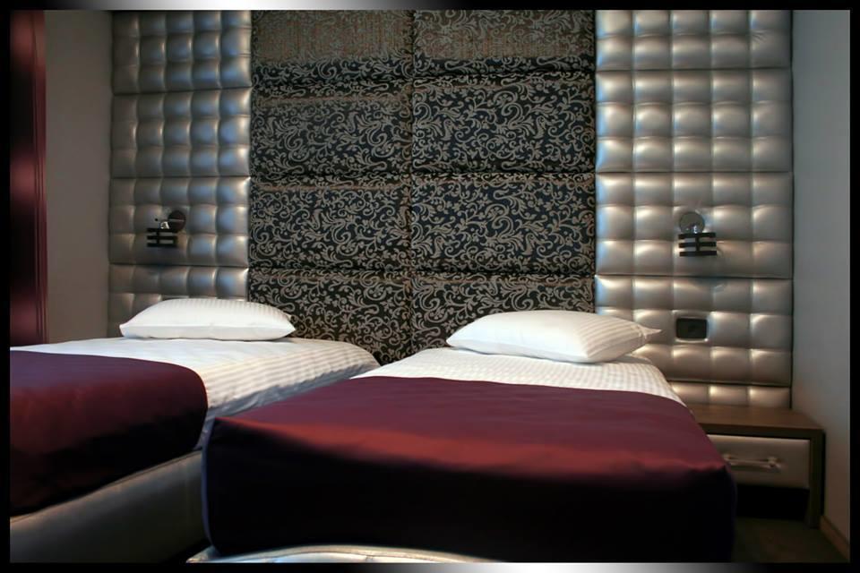 Hotel Aqua Târgu Jiu エクステリア 写真