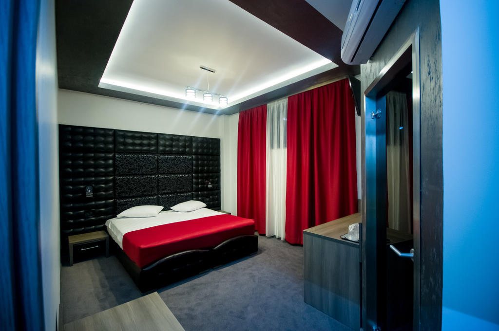 Hotel Aqua Târgu Jiu エクステリア 写真