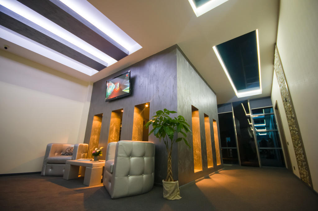 Hotel Aqua Târgu Jiu エクステリア 写真