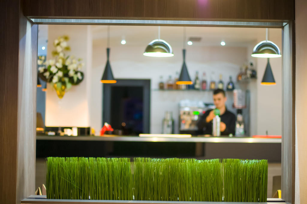 Hotel Aqua Târgu Jiu エクステリア 写真