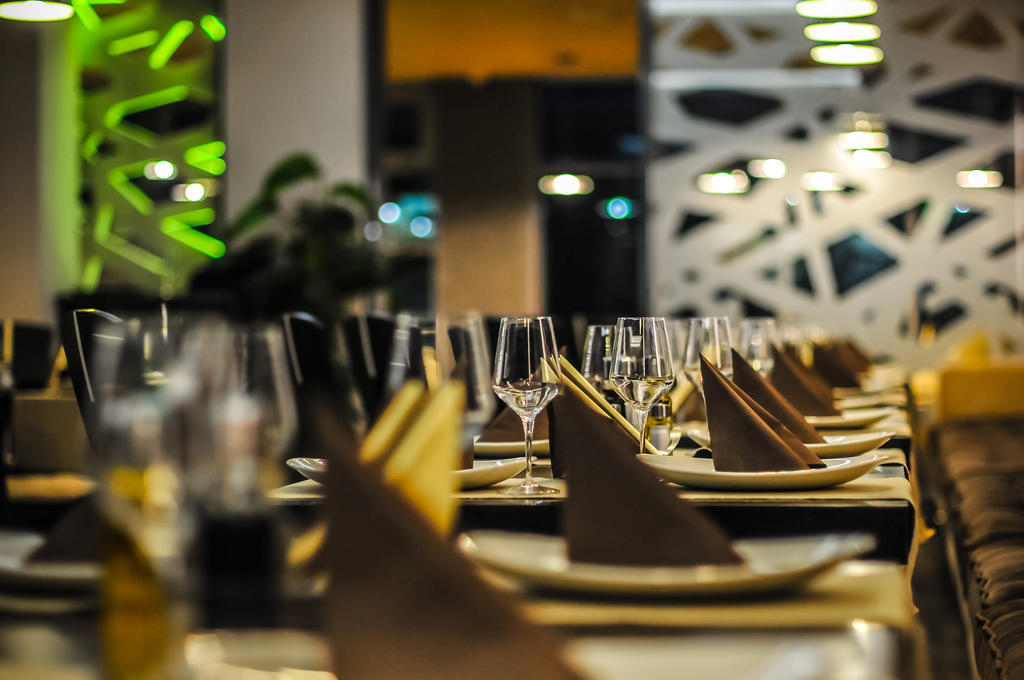 Hotel Aqua Târgu Jiu エクステリア 写真